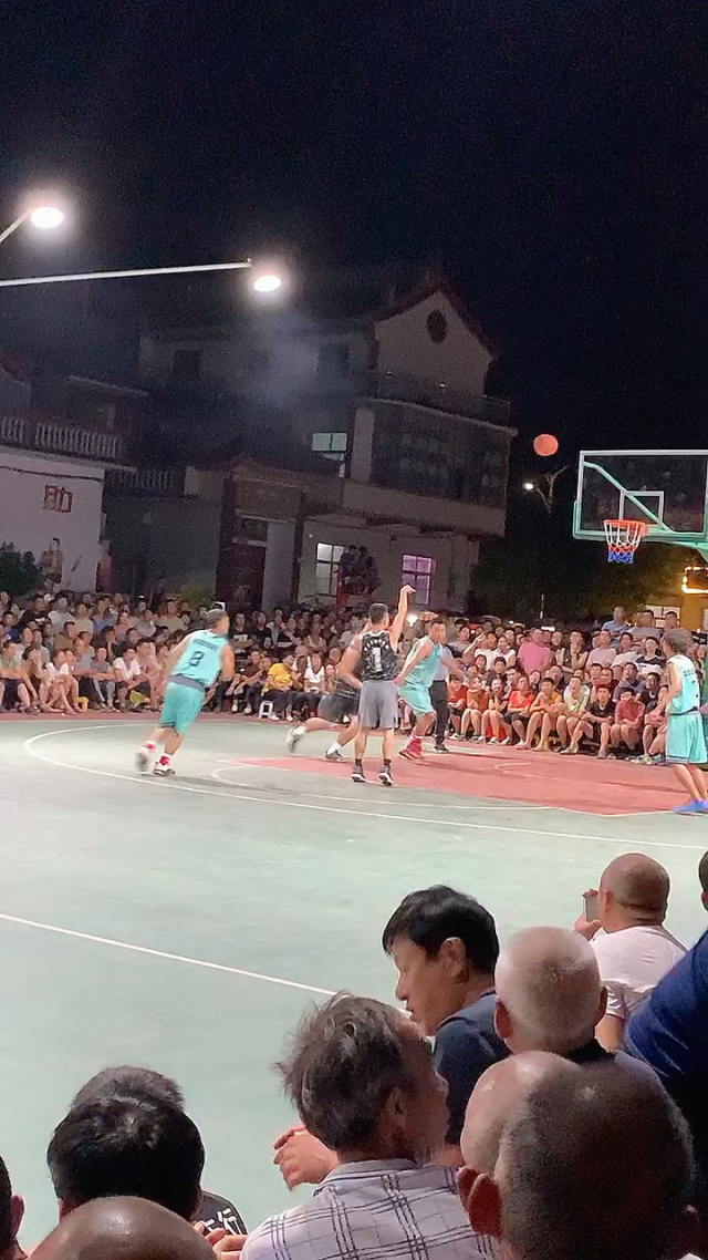 包含世界篮球冠军赛季临近尾声，冠军劲敌强大的词条