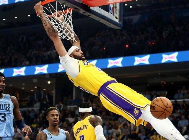 关于浓眉哥连续十场比赛得分超过比分优势明显，篮网挑战极限！的信息