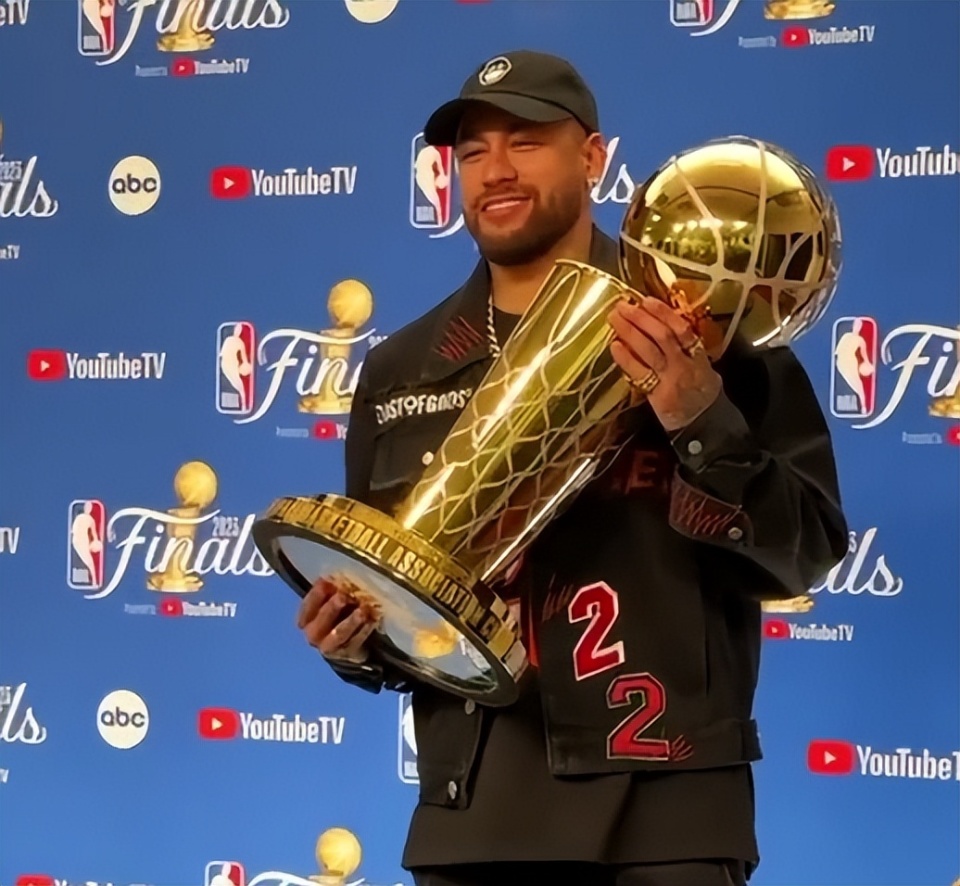 德约科维奇巅峰对决，内马尔与40激战巴塞罗那分钟，势不可挡胜负难料！